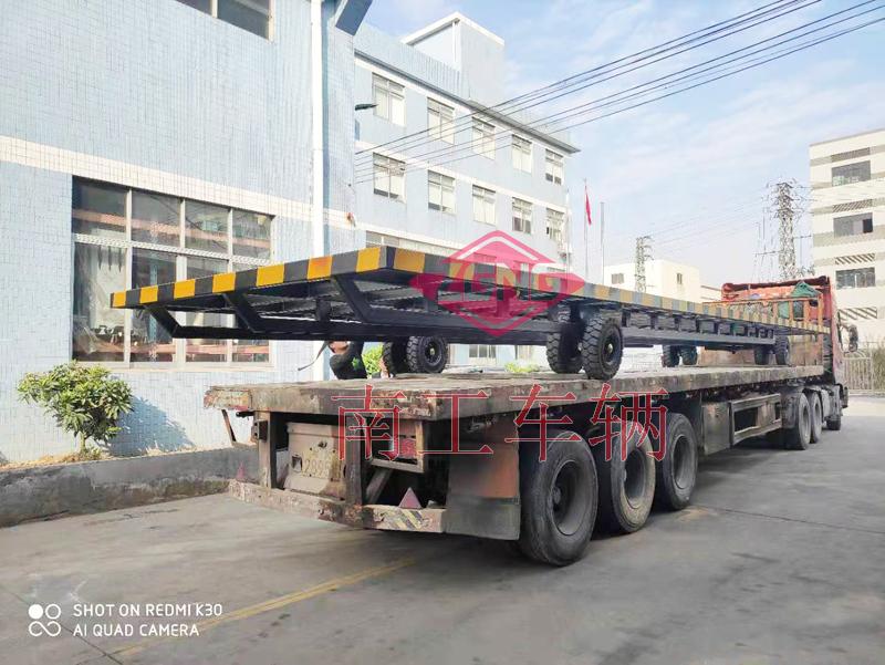 15噸骨架式13米長(zhǎng)平板拖車