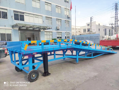 1673083741778463.jpg 10噸移動(dòng)式登車橋2I.jpg