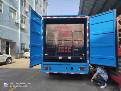 1675216965229951.jpg 1.5噸內(nèi)置汽車尾板I.jpg