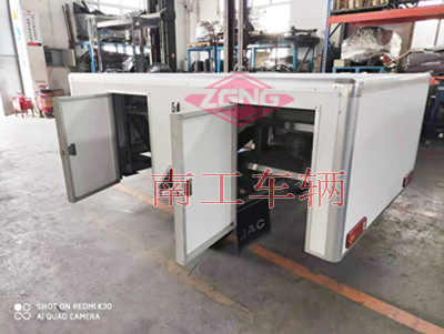 1675408045241778.jpg 機(jī)器人用0.3噸廂式ATV工具拖車(chē)5I白色.jpg