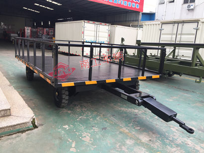 1676082849490213.jpg 6噸護(hù)欄型平板拖車黑色2I.jpg