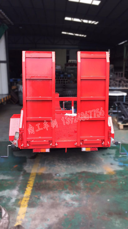 1676946956330197.jpg 0.5噸帶爬梯消防車專用平板拖車4I.jpg