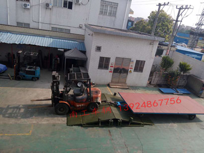 1677044941225962.jpg 10噸固定式登車橋4I.jpg