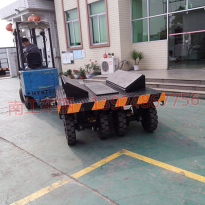 1677135432162616.jpg 10噸車間工件鐵皮卷圓桶運(yùn)輸平板拖車4I.jpg