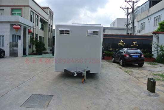 1677304609774466.jpg 箱式LED廣告拖車5.jpg