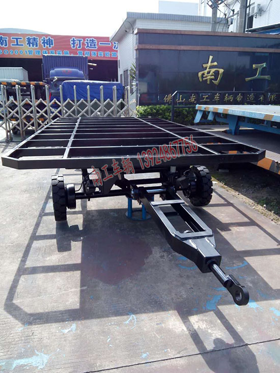 1677813837819560.jpg 警用亭底盤(pán)拖車(chē)5.jpg