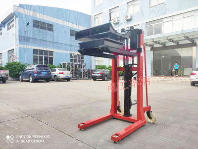 1683882842778513.jpg 1噸手動卷筒工具車4I.jpg