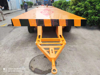 1683942025677177.jpg 30噸重型平板拖車帶四個轉(zhuǎn)盤1I.jpg