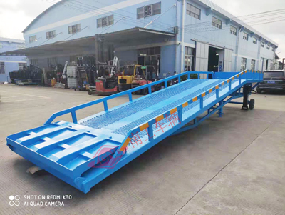 1683943329619690.jpg 10噸移動(dòng)式登車橋4I.jpg