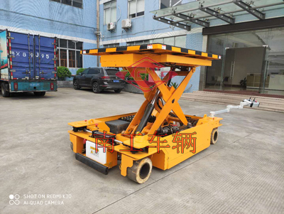 1685519762615579.jpg 2噸遙控自走式升降平臺(tái)I.jpg