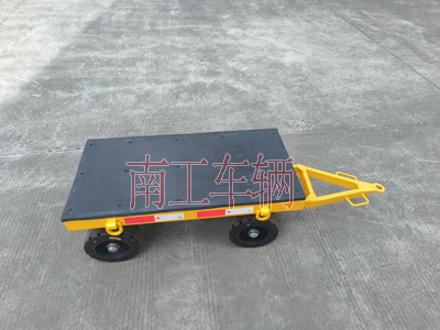 1722233021400613.jpg 2噸小型平板拖車帶膠墊1I.jpg