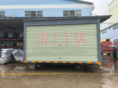 1726297989905225.jpg 10噸箱式平板拖車兩側(cè)帶卷簾門3I.jpg