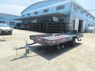 1728458613244492.jpg ATV拖車0.8噸輕型鐵板實(shí)心護(hù)欄全掛車3I.jpg