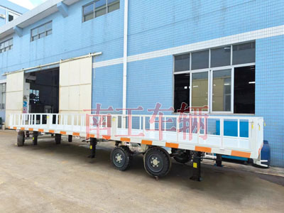 1729644023215554.jpg 3噸護(hù)欄型平板拖車 白色4I.jpg