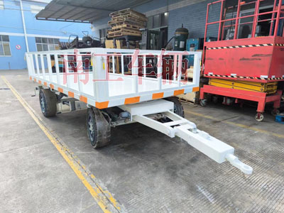 1729644081307263.jpg 3噸護(hù)欄型平板拖車 白色2I.jpg