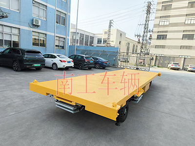 1739581912927380.jpg 10噸平板拖車帶液壓支腿伸縮梯工具車5I.jpg